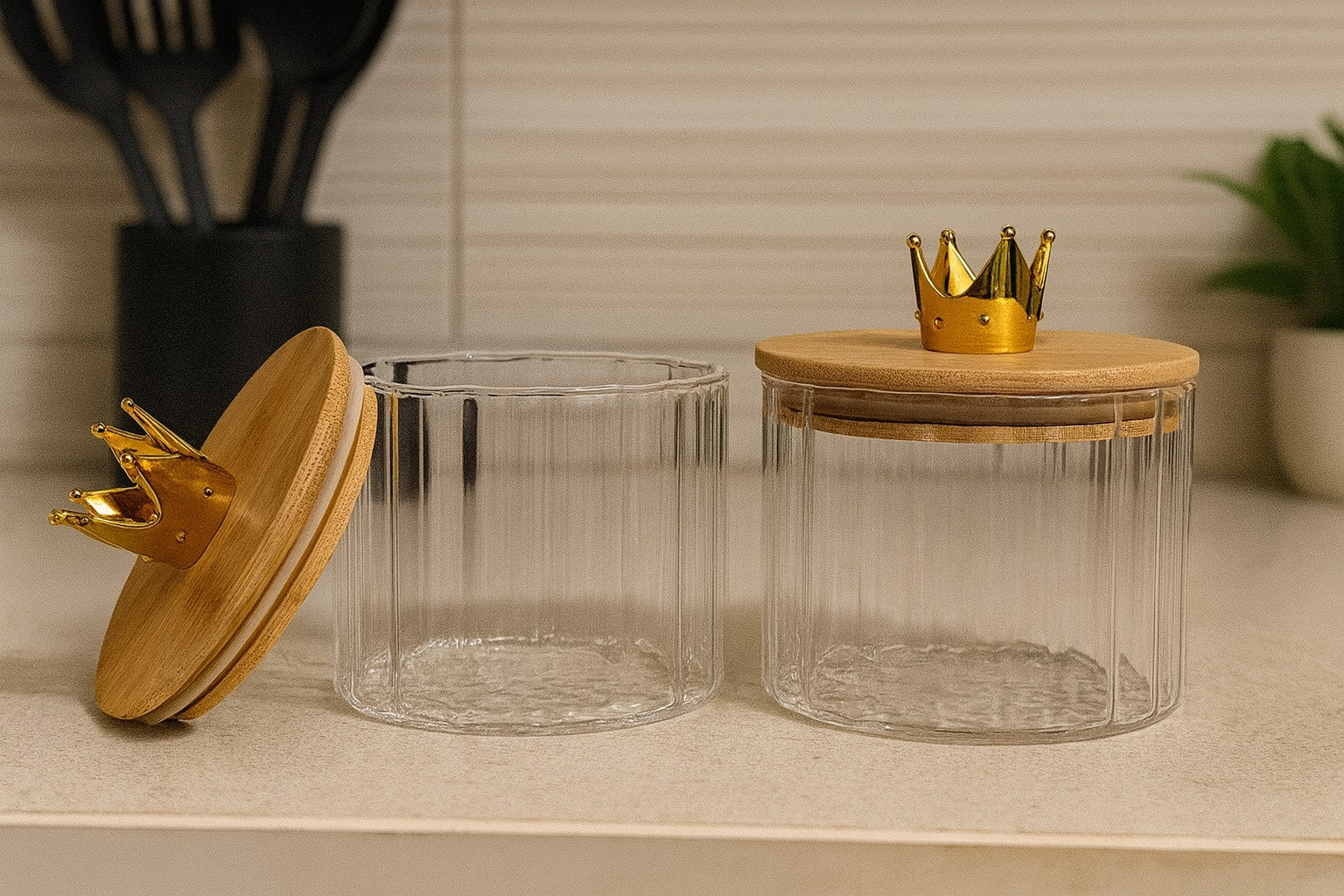 YUTORI Set of 2 Royal Crown Borosilicate Glass Jar Set with Bamboo Lids & Bamboo Tray – Clear Storage Containers for Kitchen – Airtight Spice, Sugar, Tea, Coffee Organizer